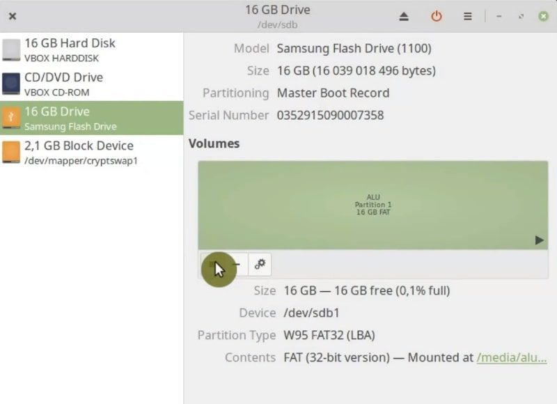 Unmounting the USB flash drive in Disk utility